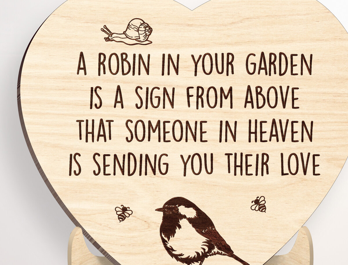 Σετ των 2 Intra απο ξύλο plywood 3mm-4mm πάχος A Robin in the Garden Heart Cut File Δίασταση 15x15 cm INTRAFABR-101881962