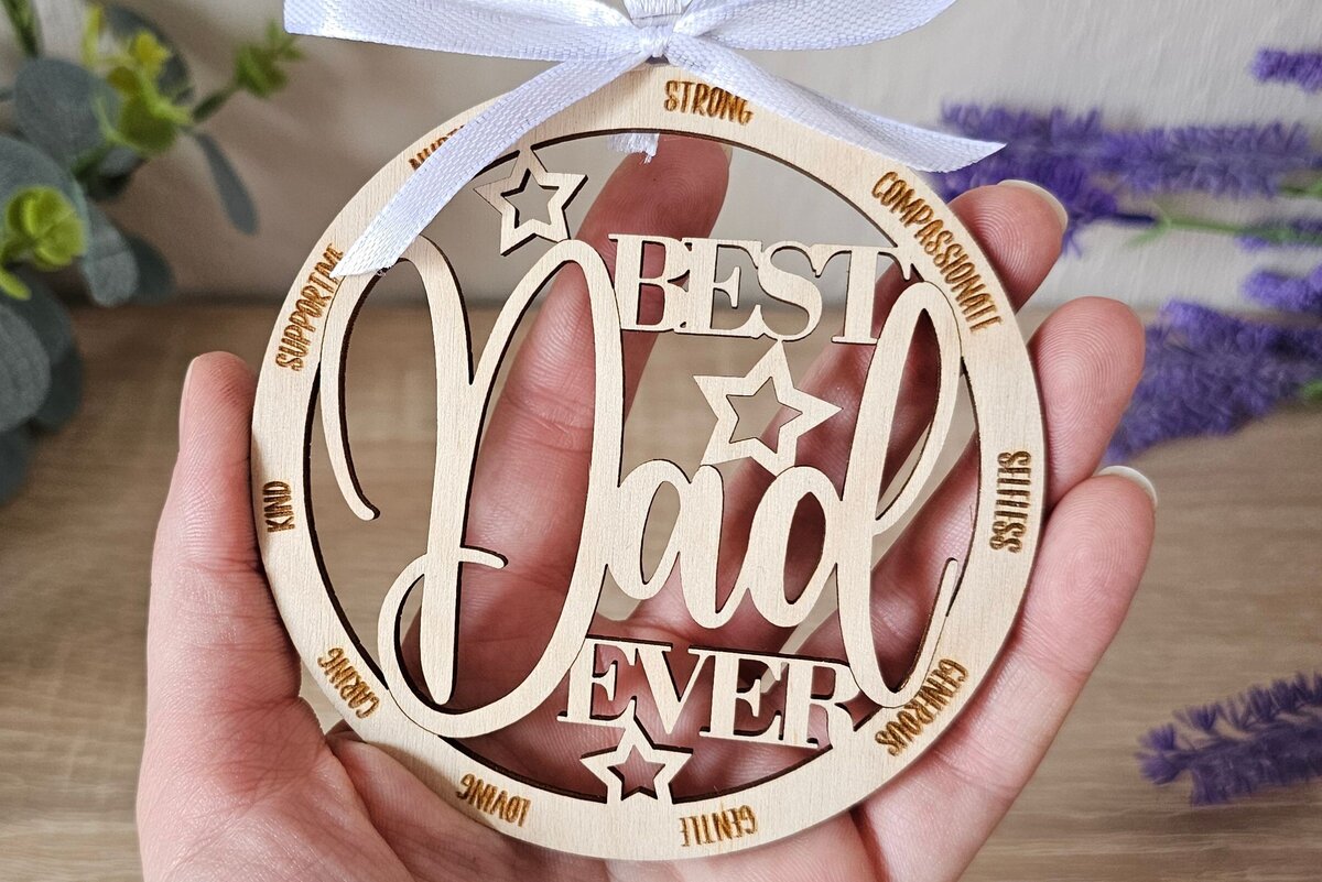 Σετ των 3 Intra απο ξύλο plywood 3mm-4mm πάχος Καλύτερο Στολίδι Μπαμπά | Father Δίασταση 4x4 cm INTRAFABR-118833864