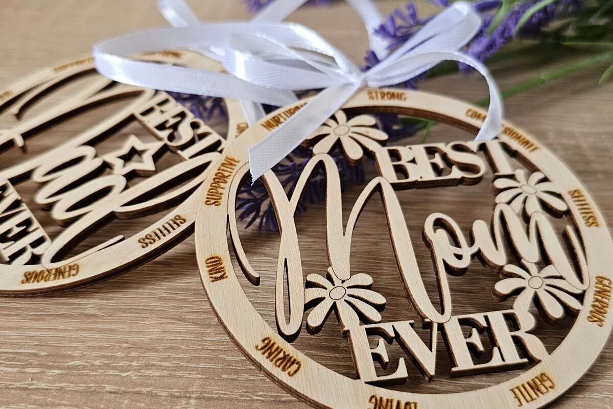 Σετ των 3 Intra απο ξύλο plywood 3mm-4mm πάχος Τα καλύτερα στολίδια για τη μαμά και τον μπαμπά | Δίασταση 4x4 cm INTRAFABR-118834350