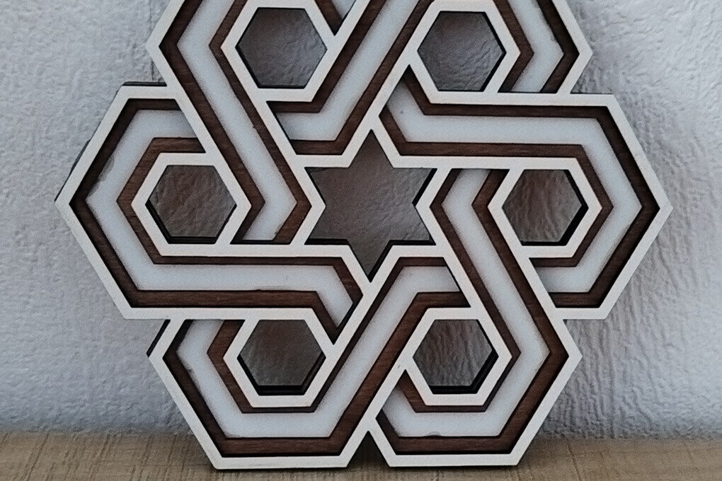 Σετ των 3 Intra απο ξύλο plywood 3mm-4mm πάχος Κέλτικο εξάγωνο στολίδι Δίασταση 8x8 cm INTRAFABR-113308429