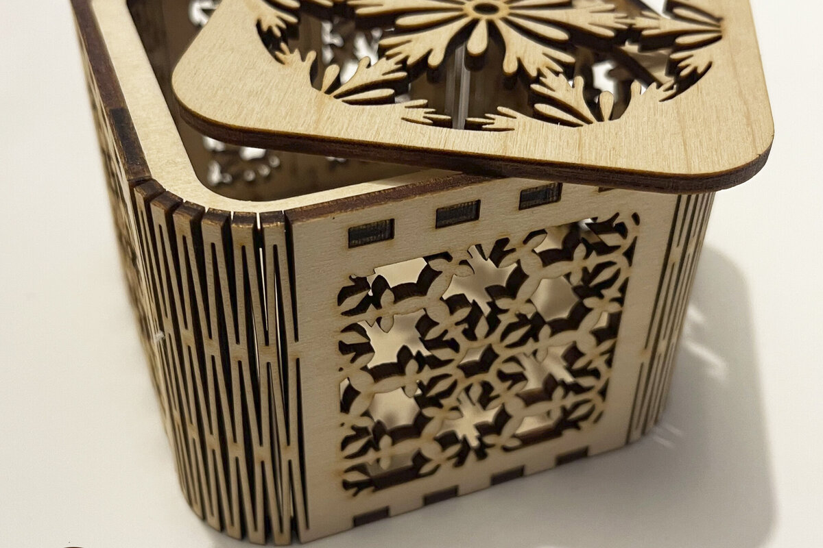 Σετ των 2 Intra απο ξύλο plywood 3mm-4mm πάχος Χριστουγεννιάτικο κουτί, πολυστρωματική διακόσμηση σπιτιού Δίασταση 15x15 cm INTRAFABR-83650461