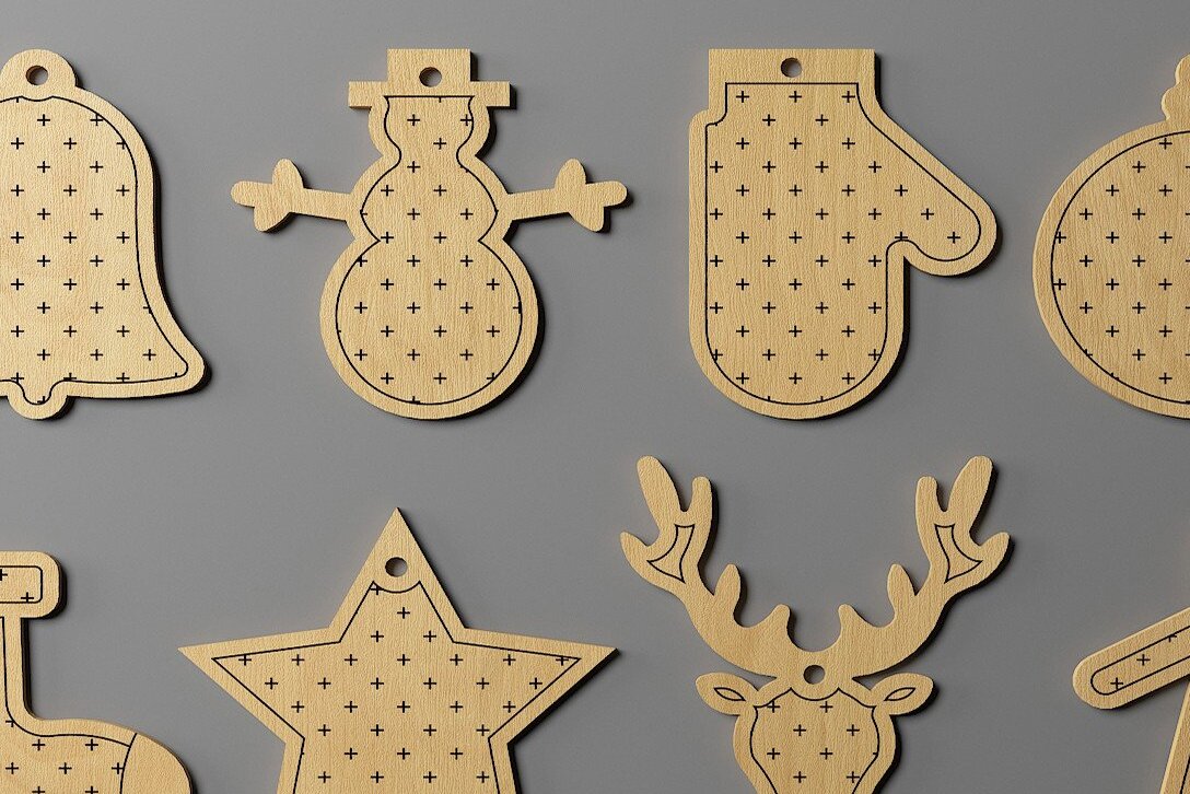 Intra απο ξύλο plywood 3mm-4mm πάχος Χριστουγεννιάτικο Κρεμαστό Αντικείμενο / Πρωτοχρονιά Δίασταση 30x20 cm INTRAFABR-44666830