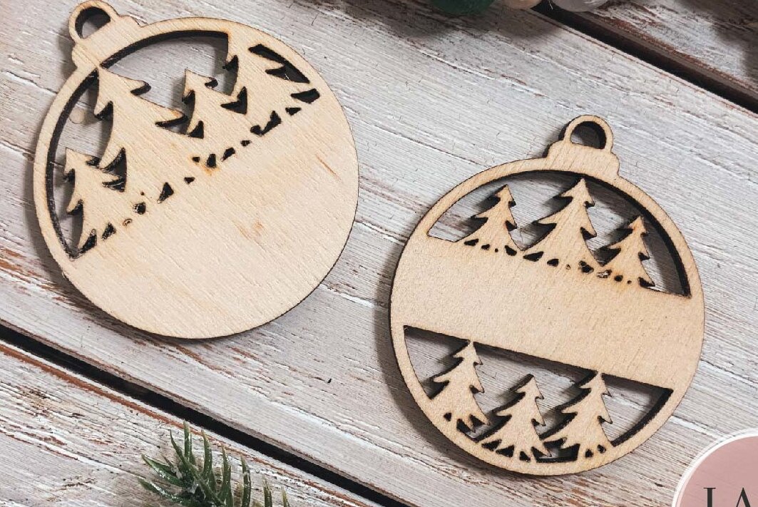 Σετ των 3 Intra απο ξύλο plywood 3mm-4mm πάχος -   με λέιζερ μονόγραμμα χριστουγεννιάτικου δέντρου Δίασταση 6x6 cm INTRAFABR-72166617