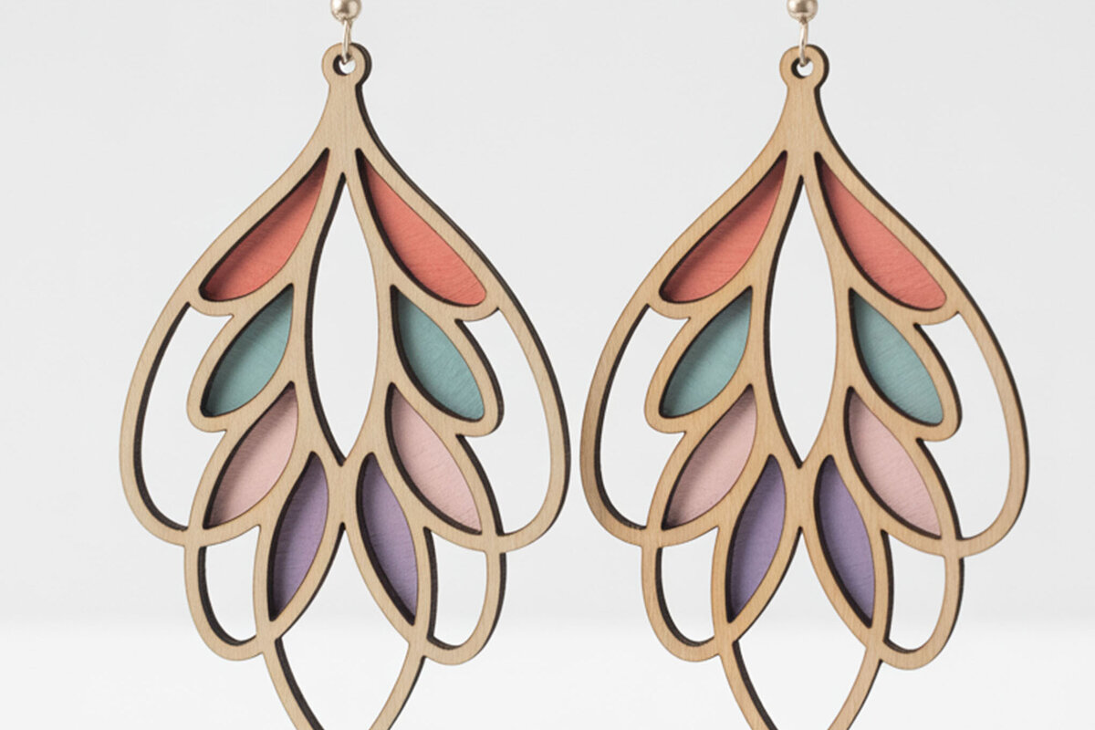 Σετ των 3 Intra απο ξύλο plywood 3mm-4mm πάχος - Πολύχρωμα πουπουλένια σκουλαρίκια  Δίασταση 3x3 cm INTRAFABR-122723930