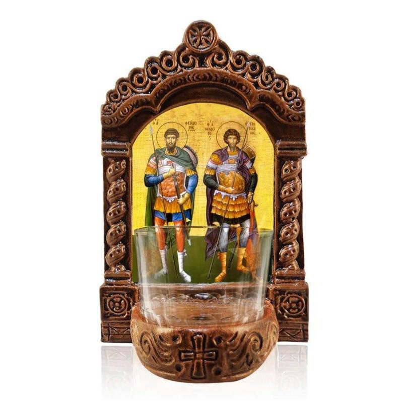 Εικόνα Ορθοδοξίας με περίγραμμα χρυσό σε ξύλο Φλαμουρίας  με  βάση Λάμπα Αγρυπνίας Αγίων Θεοδώρων, Αγίων Θεοδώρων ο Στρατηλάτης και Θεόδωρος ο Στρατηγός, Χειροποίητο Κεραμικό Φωτιστικό Αγρυπνίας με Γυάλινο Κύπελλο Διάσταση 50x40 cm (19,7 x 15,8 ίντσες)  I