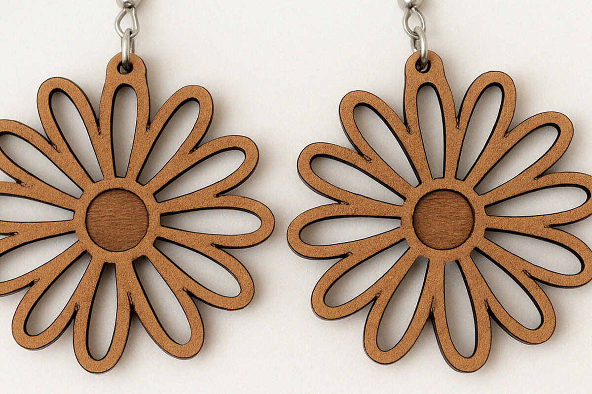 Σετ των 3 Intra απο ξύλο plywood 3mm-4mm πάχος - Σκουλαρίκια Daisy Flower κομμένα με λέιζερ Δίασταση 3x3 cm INTRAFABR-120635668