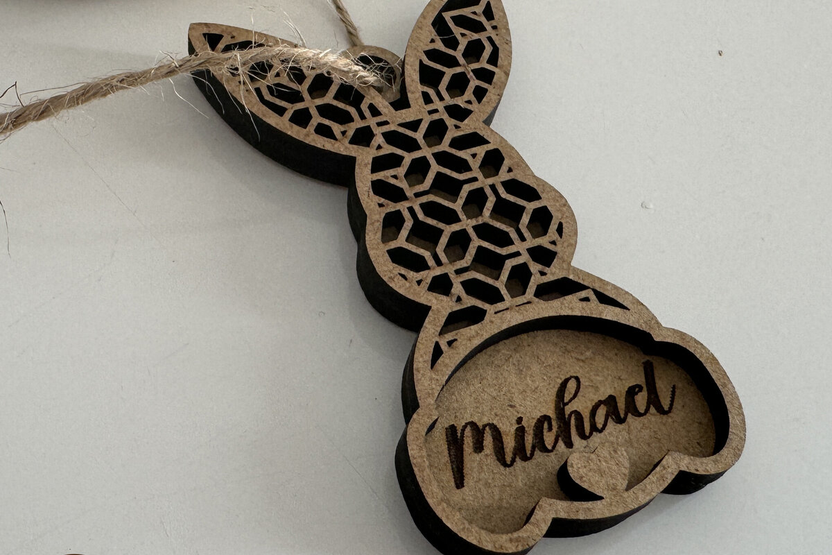 Σετ των 3 Intra απο ξύλο plywood 3mm-4mm πάχος - Πρότυπο ετικέτας ονόματος πασχαλινό λαγουδάκι Δίασταση 4x7 cm INTRAFABR-115597119