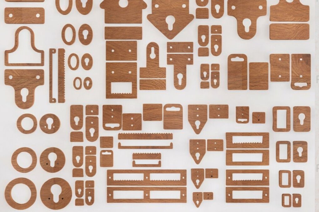 Σετ των 2 Intra απο ξύλο plywood 3mm-4mm πάχος - Κρεμάστρα κορνίζας  Σετ 237 Δίασταση 20x25 cm INTRAFABR-118583034