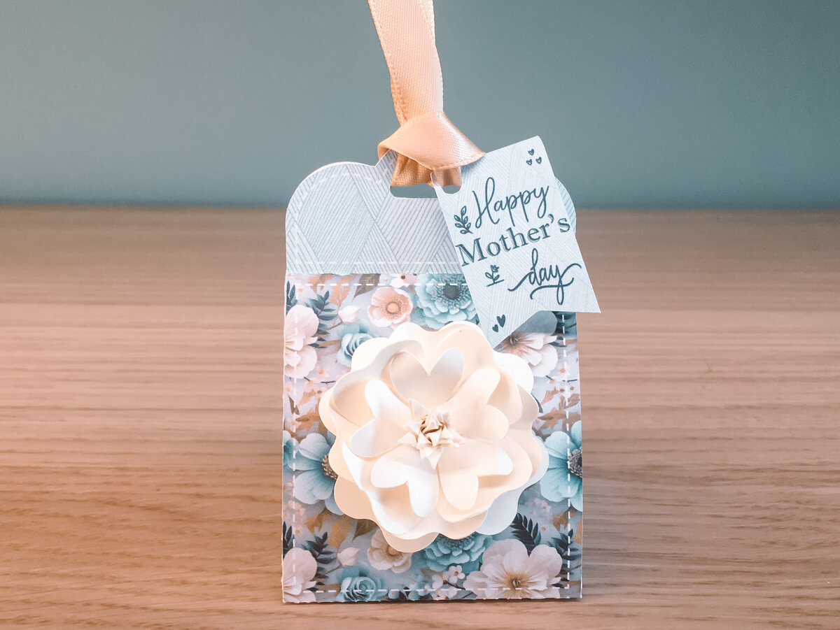 Σετ των 2 Intra απο ξύλο plywood  Χρώμα wenge 3mm-4mm πάχος - Χαριτωμένη τριγωνική βάση λουλουδιών Δίασταση 8x12 cm INTRAFABR-88420957