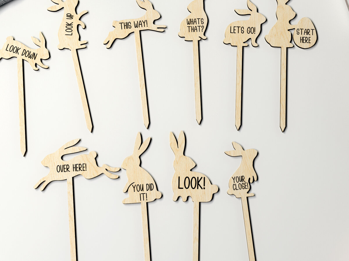 Σετ των 2 Intra απο ξύλο plywood  Χρώμα wenge 3mm-4mm πάχος - Easter Bunny Hunt - κοπής με λέιζερ Δίασταση 15x15 cm INTRAFABR-70103617