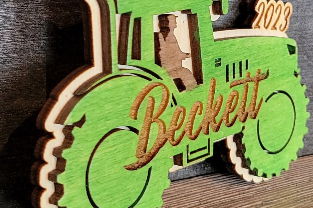 Σετ των 2 Intra απο ξύλο plywood  Χρώμα wenge 3mm-4mm πάχος - Farmer Tractor Vector Δίασταση 4x4 cm INTRAFABR-123767359