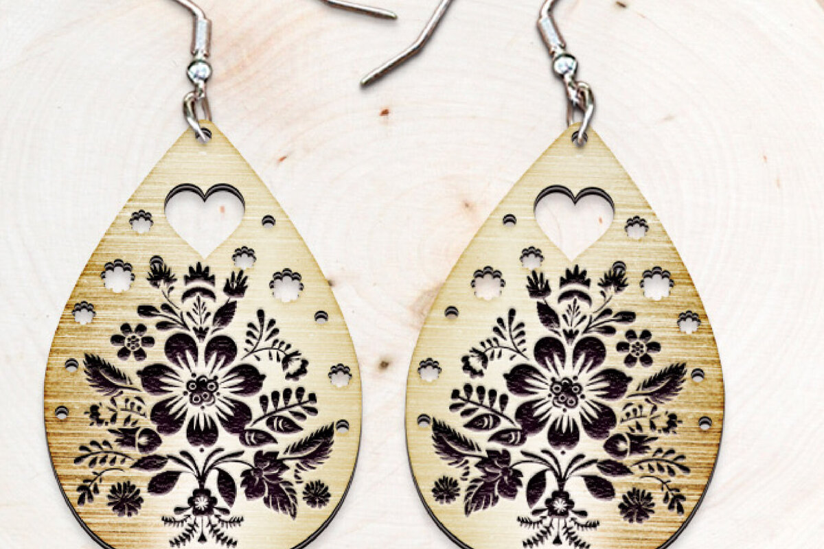 Σετ των 3 Intra απο ξύλο plywood  Χρώμα wenge 3mm-4mm πάχος - Σκουλαρίκια με λουλούδια . Σκουλαρίκια Boho Δίασταση 3x3 cm INTRAFABR-22032285