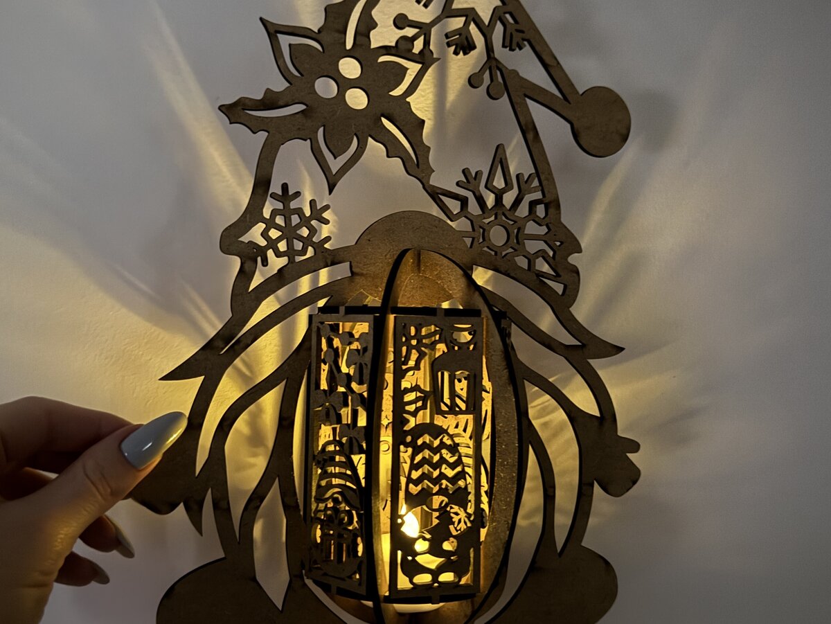 Σετ των 2 Intra απο ξύλο plywood  Χρώμα wenge 3mm-4mm πάχος - Χριστουγεννιάτικη λαμπάδα Gnome Δίασταση 8x12 cm INTRAFABR-119599615