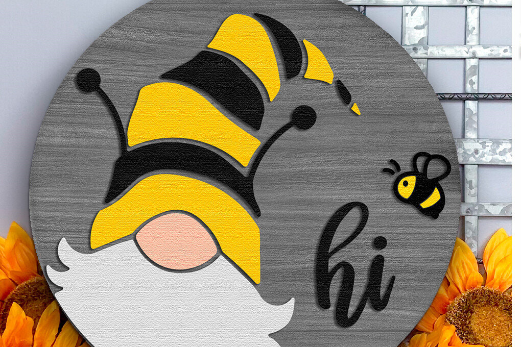 Σετ των 2 Intra απο ξύλο plywood  Χρώμα wenge 3mm-4mm πάχος - Gnome Hi , Summer Door Sign Cut File Δίασταση 4x4 cm INTRAFABR-94396859