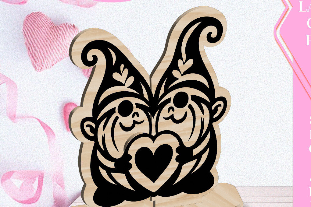 Σετ των 2 Intra απο ξύλο plywood  Χρώμα wenge 3mm-4mm πάχος - Κόψιμο με λέιζερ στολίδι Gnome Love Valentine Δίασταση 6x6 cm INTRAFABR-96128666