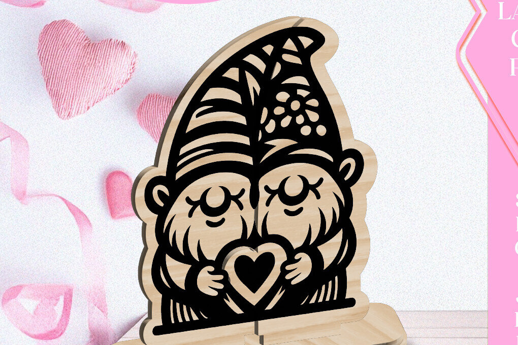 Σετ των 2 Intra απο ξύλο plywood  Χρώμα wenge 3mm-4mm πάχος - Κόψιμο με λέιζερ στολίδι Gnome Love Valentine Δίασταση 6x6 cm INTRAFABR-95639527