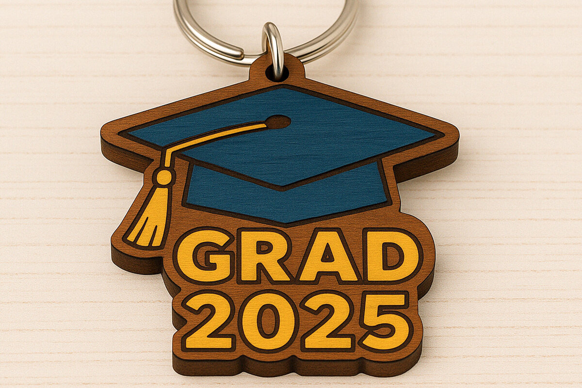Σετ των 2 Intra απο ξύλο plywood  Χρώμα wenge 3mm-4mm πάχος - Graduation Keychain 2025 Δίασταση 4x4 cm INTRAFABR-96560561