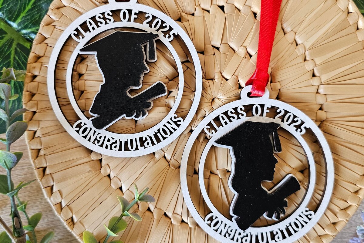 Σετ των 2 Intra απο ξύλο plywood  Χρώμα wenge 3mm-4mm πάχος - κοπής με λέιζερ μετάλλιο αποφοίτησης Δίασταση 4x4 cm INTRAFABR-116153318