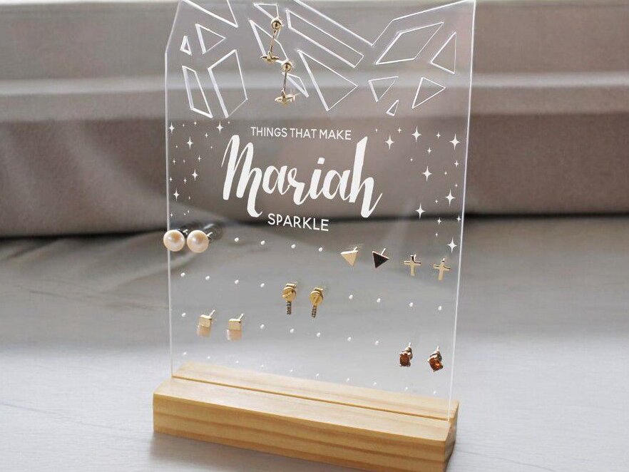 Intra απο ξύλο plywood 3mm-4mm πάχος – Όνομα Προσωποποιημένη ακρυλική θήκη για σκουλαρίκι 40x45 cm INTRAVECTRY-MY552042