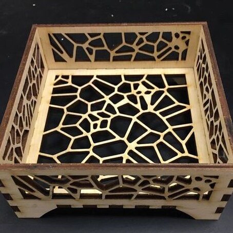 Σετ των 2 Intra απο ξύλο plywood 3mm-4mm πάχος – Στήριγμα σουβέρ με σχέδιο Voronoi 30x30 cm INTRAVECTRY-MY542425