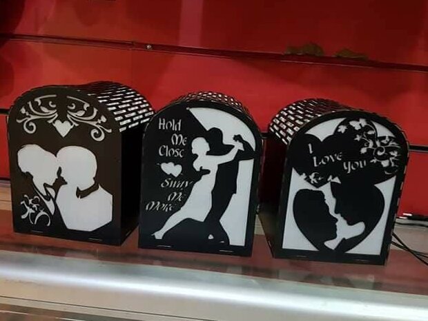 Σετ των 2 Intra απο ξύλο plywood 3mm-4mm πάχος – Ρομαντικό Ζευγάρι Ξύλινο Light Box 3 Σχέδια 40x45 cm INTRAVECTRY-MY543974