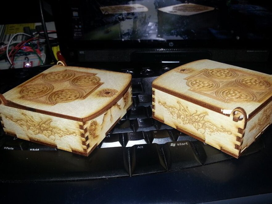 Σετ των 3 Intra απο ξύλο plywood 3mm-4mm πάχος – Βασικό κοσμηματοπωλείο με αρθρωτό καπάκι 40x40 cm INTRAVECTRY-MY560197