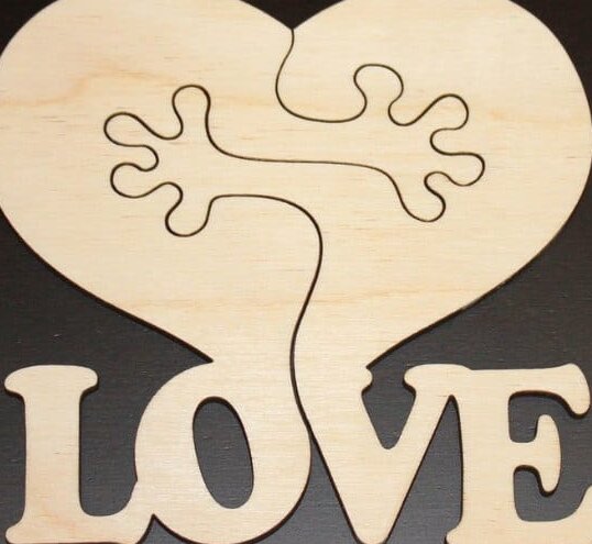 Σετ των 2 Intra απο ξύλο plywood 3mm-4mm πάχος – Love Heart Hug Wood Puzzle για ξύλο για την Ημέρα του Αγίου Βαλεντίνου 30x30 cm INTRAVECTRY-MY543979