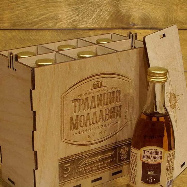 Intra απο ξύλο plywood 3mm-4mm πάχος – Χαραγμένο κουτί συσκευασίας για έξι μπουκάλια κονιάκ της Μολδαβίας 12x15 cm INTRAVECTRY-MY558328