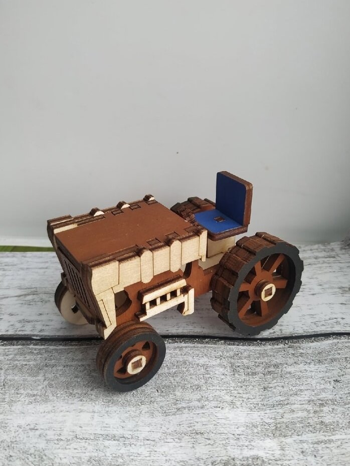 Intra απο ξύλο plywood 3mm-4mm πάχος – Μινιατούρα Τρακτέρ Ξύλινο Μοντέλο 4mm Λίμα 40x45 cm INTRAVECTRY-MY560693