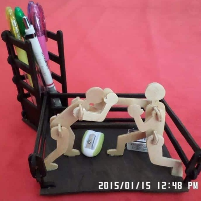 Σετ των 2 Intra απο ξύλο plywood 3mm-4mm πάχος – ξύλο μολυβοθήκης με ξύλινο στυλό με θέμα την πυγμαχία 15x15 cm INTRAVECTRY-MY558436