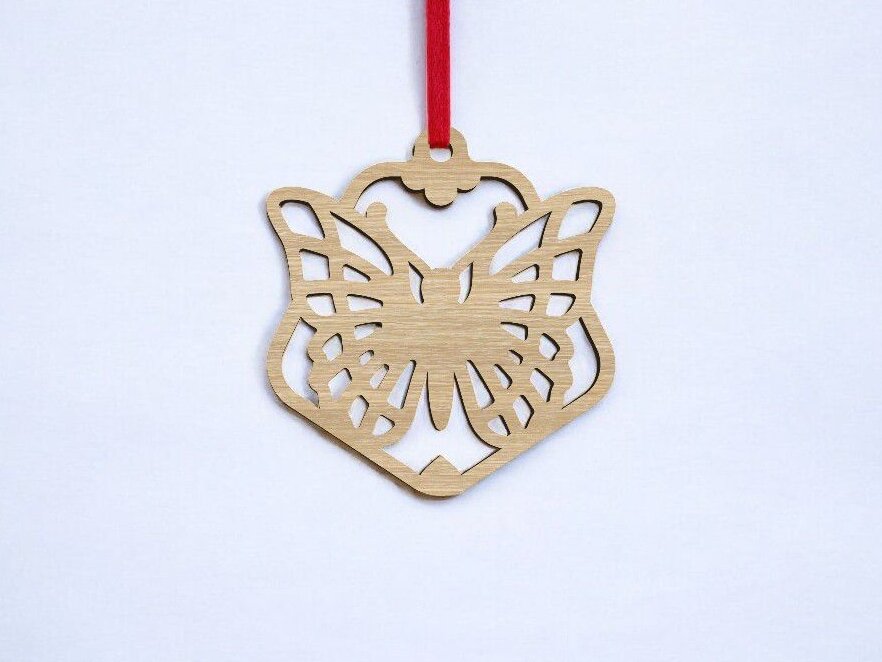 Σετ των 3 Intra απο ξύλο plywood 3mm-4mm πάχος – Διακοσμητικό χριστουγεννιάτικο δέντρο με μπιχλιμπίδι πεταλούδας 25x25 cm INTRAVECTRY-MY545292