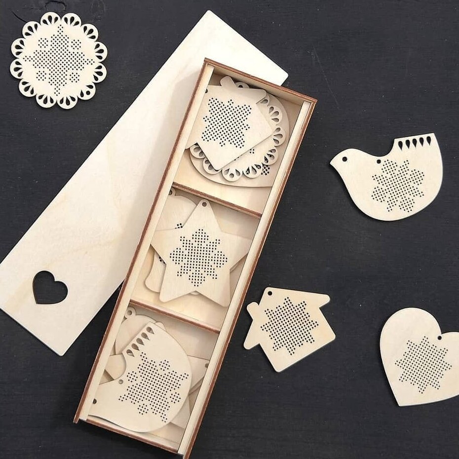 Σετ των 3 Intra απο ξύλο plywood 3mm-4mm πάχος – Ξύλινο μενταγιόν σταυροβελονιά σε σχήματα κέντημα στυλ με κουτί ξύλο DXF 40x45 cm INTRAVECTRY-MY545762