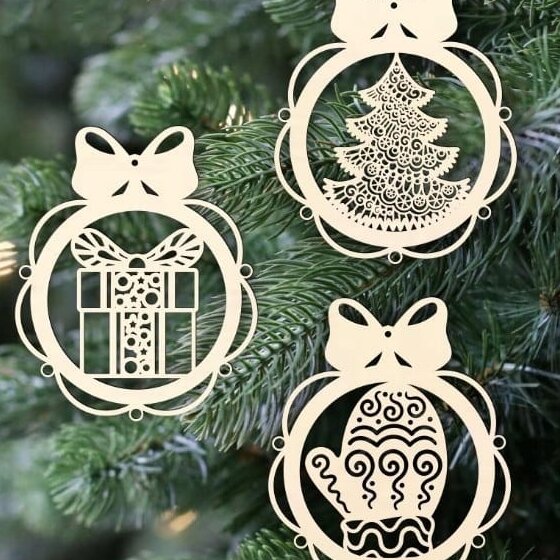 Σετ των 3 Intra απο ξύλο plywood 3mm-4mm πάχος – Κουτί δώρου, χριστουγεννιάτικα γάντια και δέντρο σε ξύλο κορδέλας με φιόγκο μπάλα 45x50 cm INTRAVECTRY-MY549301