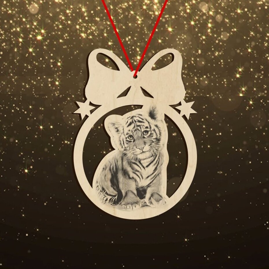 Σετ των 3 Intra απο ξύλο plywood 3mm-4mm πάχος – Χαριτωμένο Tiger Cub σε Χριστουγεννιάτικη Κρεμαστή Μπάλα 30x30 cm INTRAVECTRY-MY558235