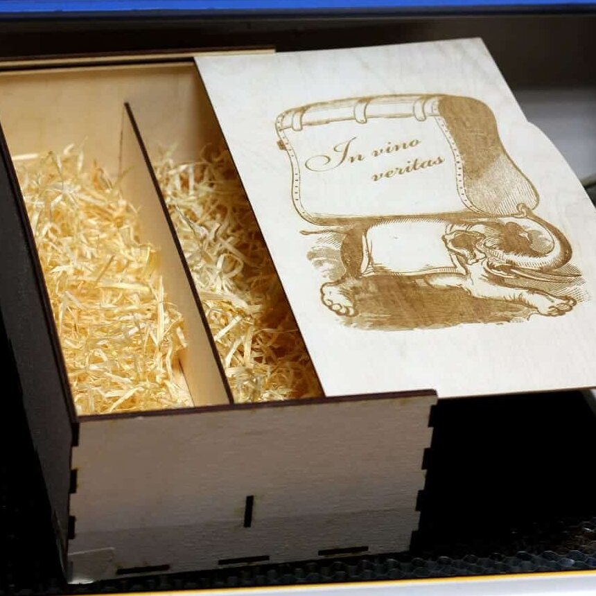 Σετ των 3 Intra απο ξύλο plywood 3mm-4mm πάχος – Εγχάρακτο In Vino Veritas ξύλο τμηματικού κουτιού κρασιού δύο μπουκαλιών 40x45 cm INTRAVECTRY-MY561422