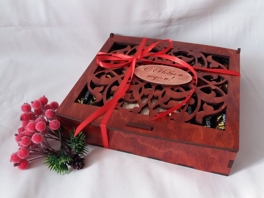 Intra απο ξύλο plywood 3mm-4mm πάχος – Πρωτοχρονιάτικο ξύλινο κουτί δώρου με αρθρωτό καπάκι 35x40 cm INTRAVECTRY-MY557039