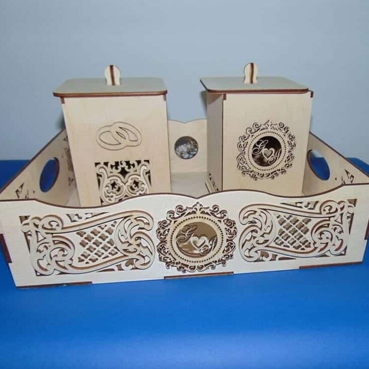 Intra απο ξύλο plywood 3mm-4mm πάχος – Διακοσμητικός ξύλινος δίσκος σερβιρίσματος με δύο κουτιά δώρο για ζευγάρι 25x30 cm INTRAVECTRY-MY559093