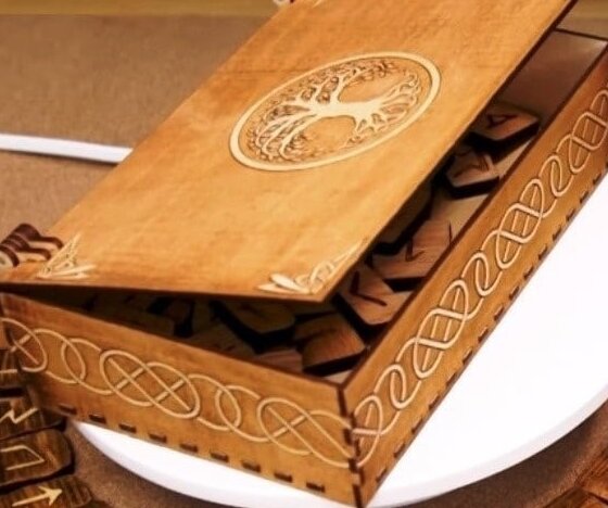 Intra απο ξύλο plywood 3mm-4mm πάχος – Ξύλινο κουτί αποθήκευσης χαραγμένο με ξύλο Celtic Tree of Life 20x25 cm INTRAVECTRY-MY557562