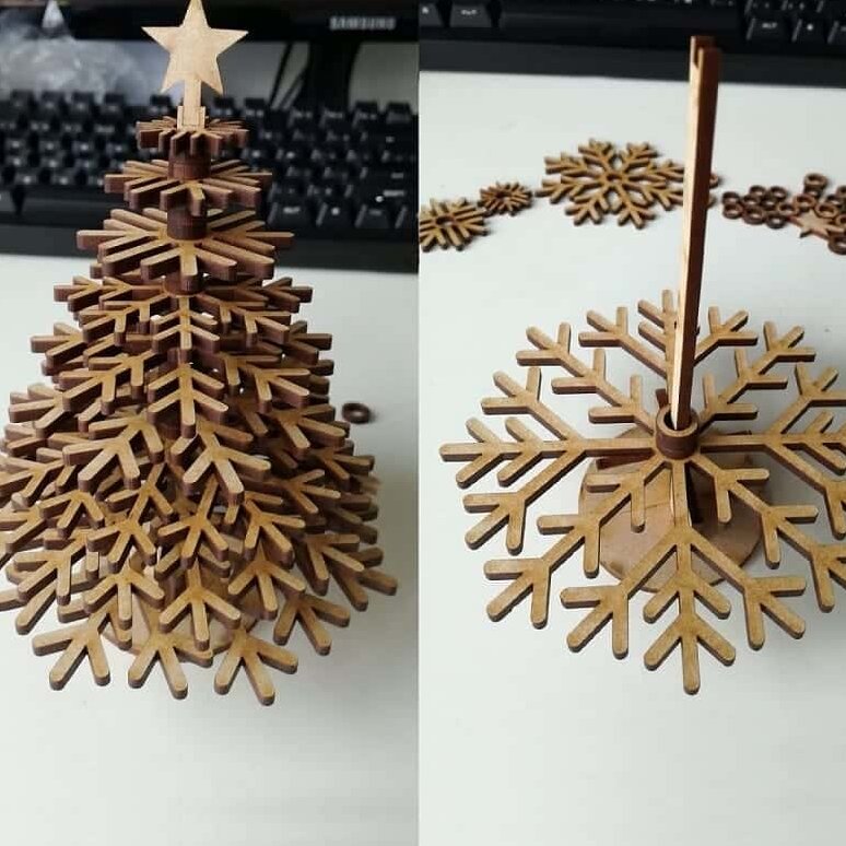 Σετ των 3 Intra απο ξύλο plywood 3mm-4mm πάχος – Χριστουγεννιάτικο δέντρο με νιφάδες χιονιού με αστέρι στο επάνω ξύλο 25x25 cm INTRAVECTRY-MY550528