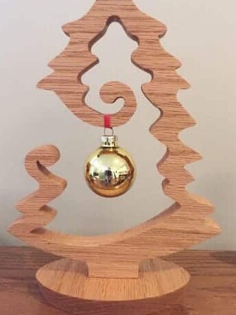 Σετ των 3 Intra απο ξύλο plywood 3mm-4mm πάχος – Δροσερό επιτραπέζιο χριστουγεννιάτικο δέντρο με μονό στολίδι κρεμαστό ξύλο 10x10 cm INTRAVECTRY-MY549715