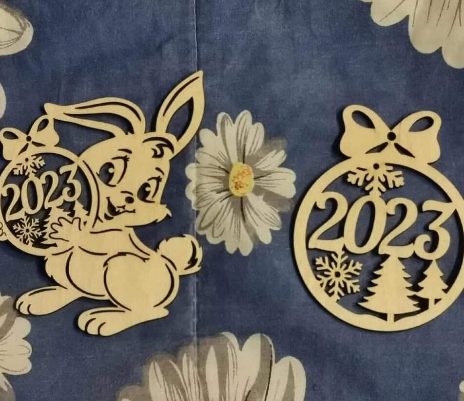 Σετ των 3 Intra απο ξύλο plywood 3mm-4mm πάχος – Κρεμαστό ξύλο διακόσμησης για το νέο έτος λαγουδάκι 2023 25x25 cm INTRAVECTRY-MY550474