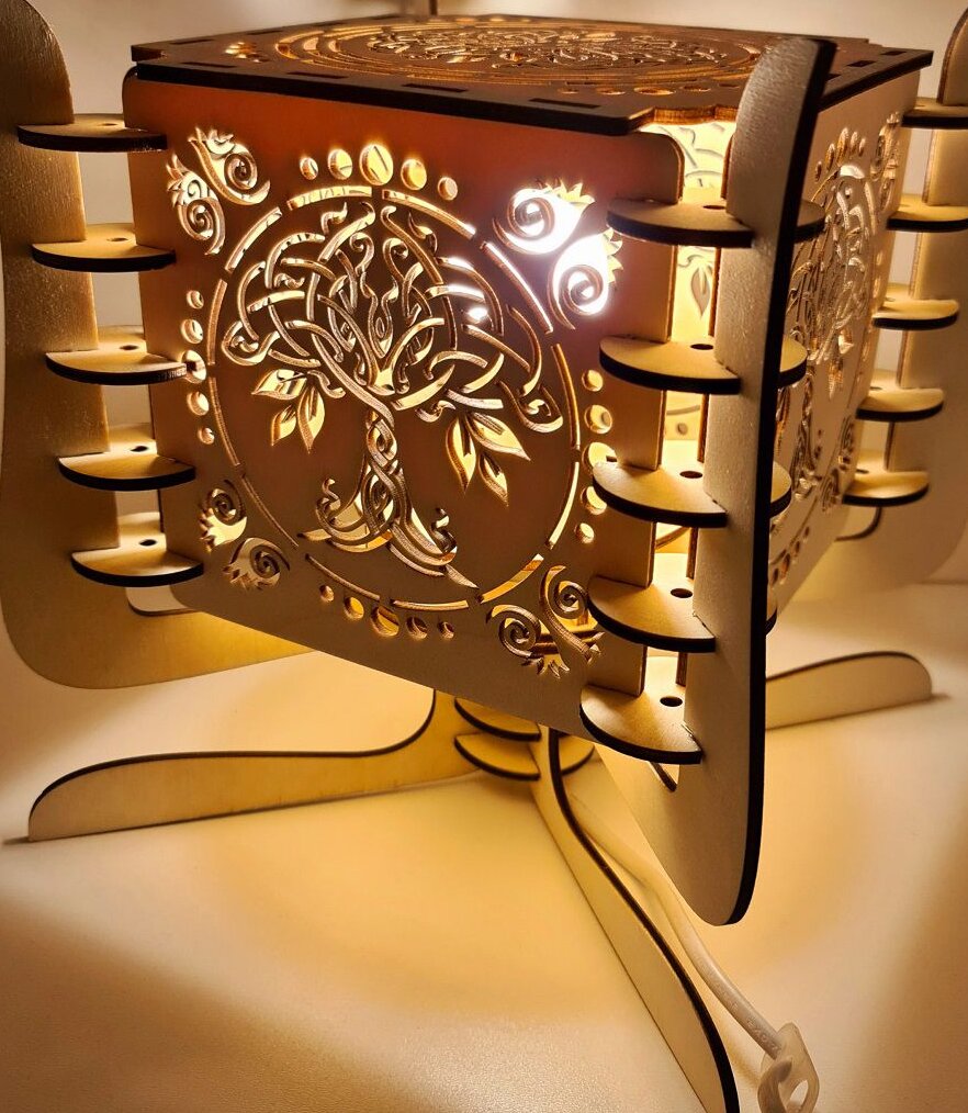 Intra απο ξύλο plywood 3mm-4mm πάχος – Επιτραπέζιο φωτιστικό κομοδίνου σκιάς Tree of Life 15x15 cm INTRAVECTRY-MY557124