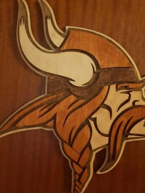 Σετ των 2 Intra απο ξύλο plywood 3mm-4mm πάχος – Ξύλινο ξύλο διακόσμησης τοίχου με λογότυπο Minnesota Vikings 45x50 cm INTRAVECTRY-MY555545