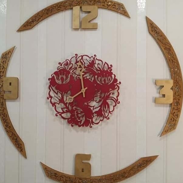 Intra απο ξύλο plywood 3mm-4mm πάχος – Ξύλινο ρολόι τοίχου τεσσάρων αριθμών με ξύλο Floral Design 30x30 cm INTRAVECTRY-MY557272