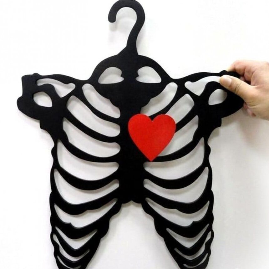 Σετ των 2 Intra απο ξύλο plywood 3mm-4mm πάχος – Κρεμάστρα ρούχων Skeleton με λίμα καρδιάς 35x40 cm INTRAVECTRY-MY555831