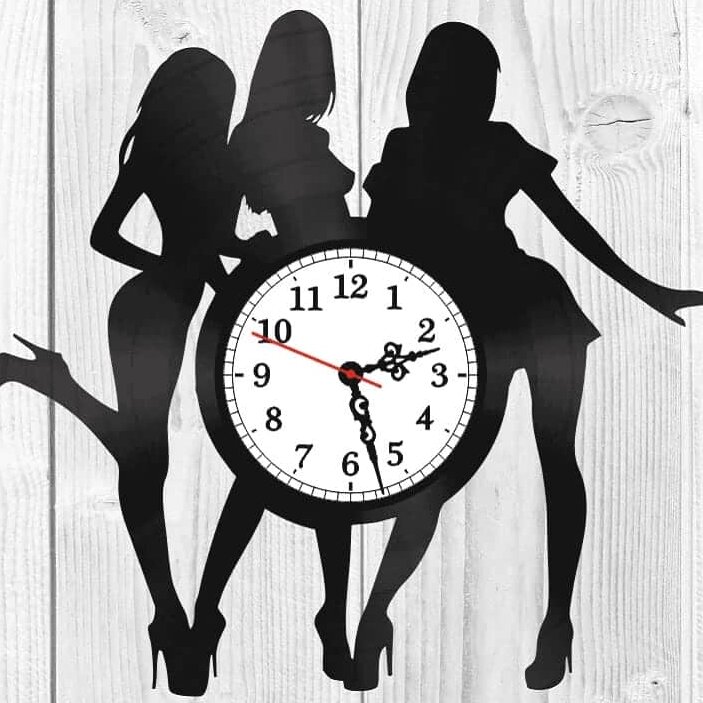 Intra απο ξύλο plywood 3mm-4mm πάχος – Τρία κορίτσια ποζάρουν ξύλο ρολογιού τοίχου βινυλίου 35x40 cm INTRAVECTRY-MY557317