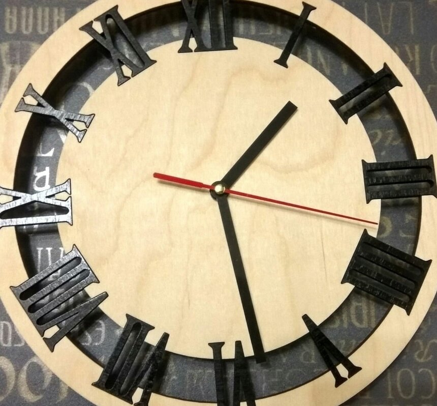 Intra απο ξύλο plywood 3mm-4mm πάχος – Ξύλινο ρολόι τοίχου με ρωμαϊκό αριθμό ρολογιού 30x35 cm INTRAVECTRY-MY557371