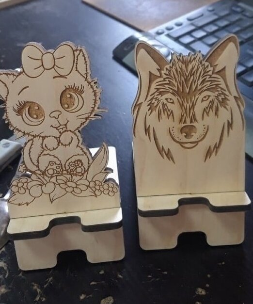 Σετ των 2 Intra απο ξύλο plywood 3mm-4mm πάχος – ξύλο στηριγμάτων κινητού τηλεφώνου Wolf and Kitty 15x15 cm INTRAVECTRY-MY558532