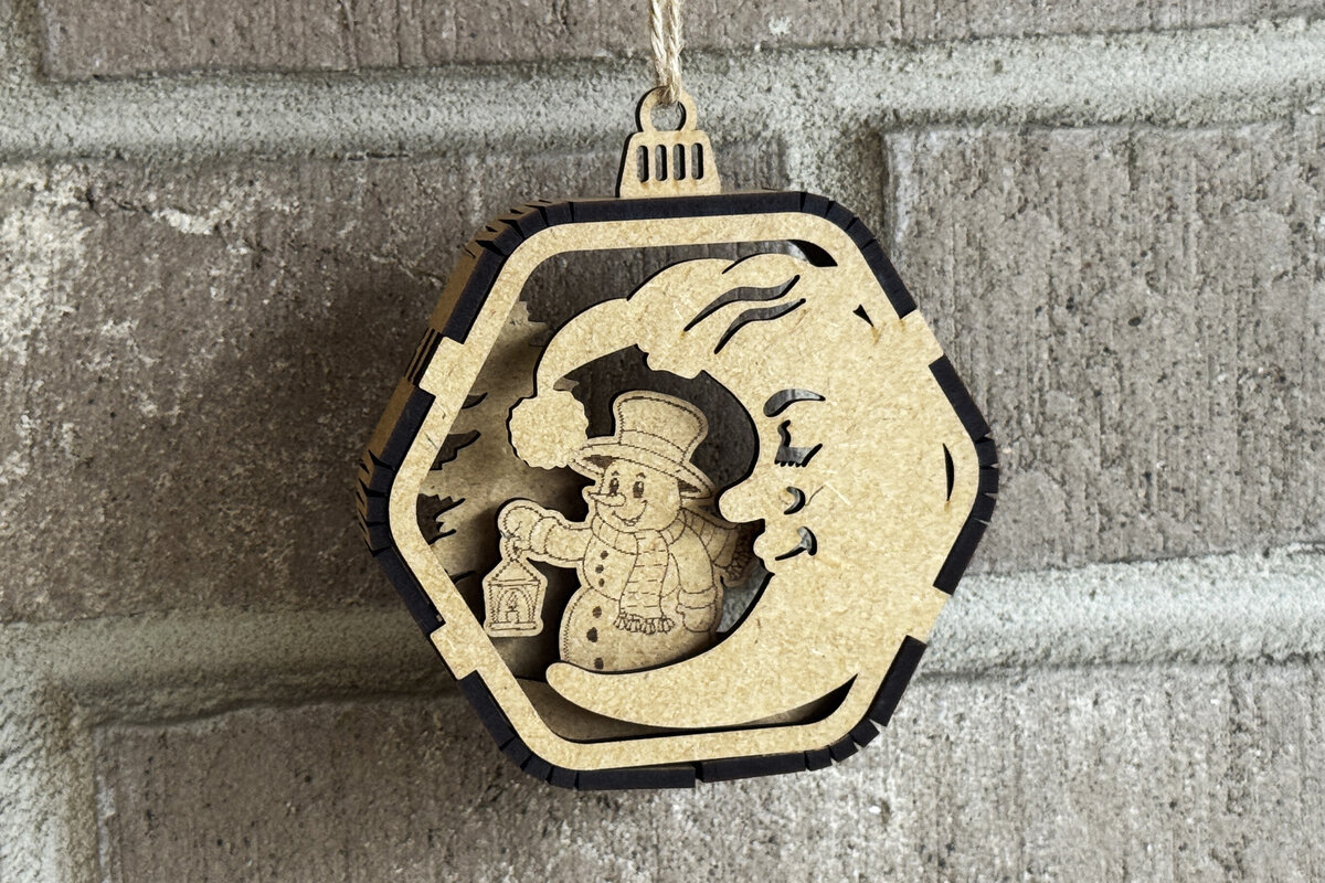 Σετ των 3 Intra απο ξύλο plywood 3mm-4mm πάχος Χριστουγεννιάτικο στολίδι με φεγγάρι και χιονάνθρωπο Δίασταση 3x3 cm INTRAFABR-111486419