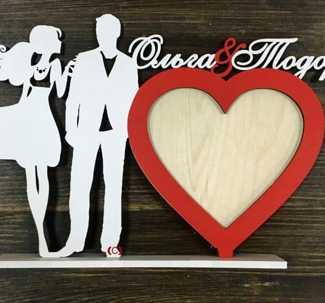 Σετ των 2 Intra απο ξύλο plywood 3mm-4mm πάχος – Ζευγάρι στέκεται με το ξύλο κορνίζας φωτογραφίας καρδιάς 25x30 cm INTRAVECTRY-MY558119